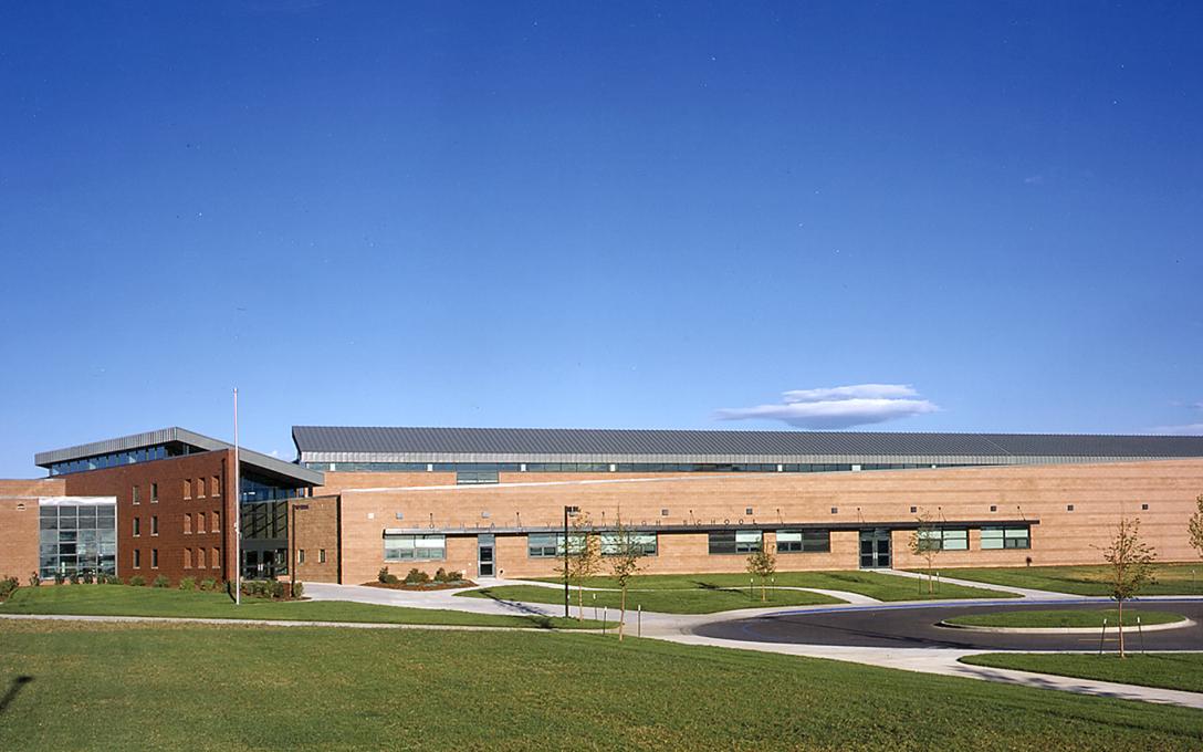 Outside view of Mountain View High School