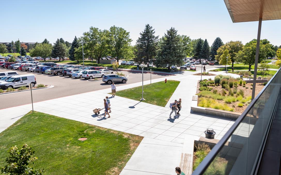 Students walking to buildings from the parking lot on the Aims Greeley Campus
