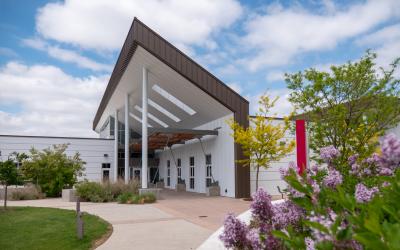 An exterior view of the Platte Building on the Aims Fort Lupton campus