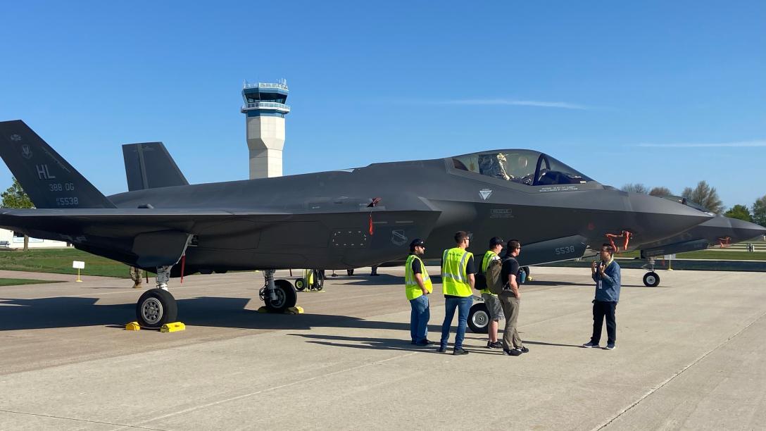 Aims student with plane at Safecon 2023