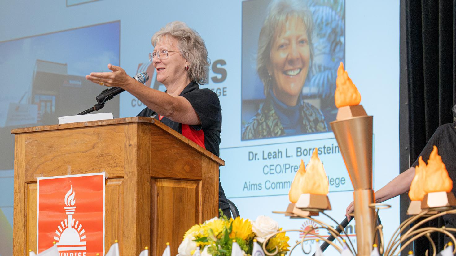 Dr. Leah Bornstein accepts award