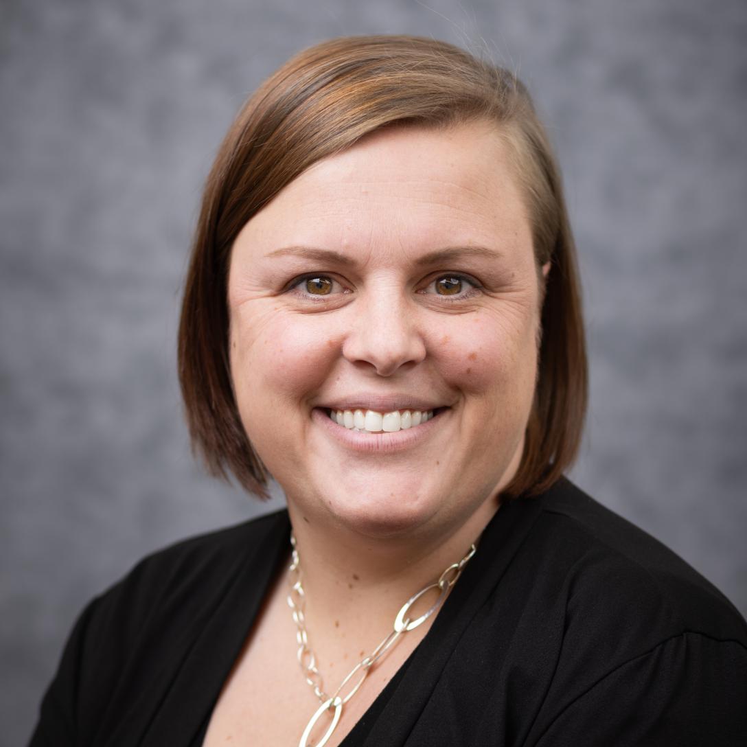 Caitlin Cox Headshot