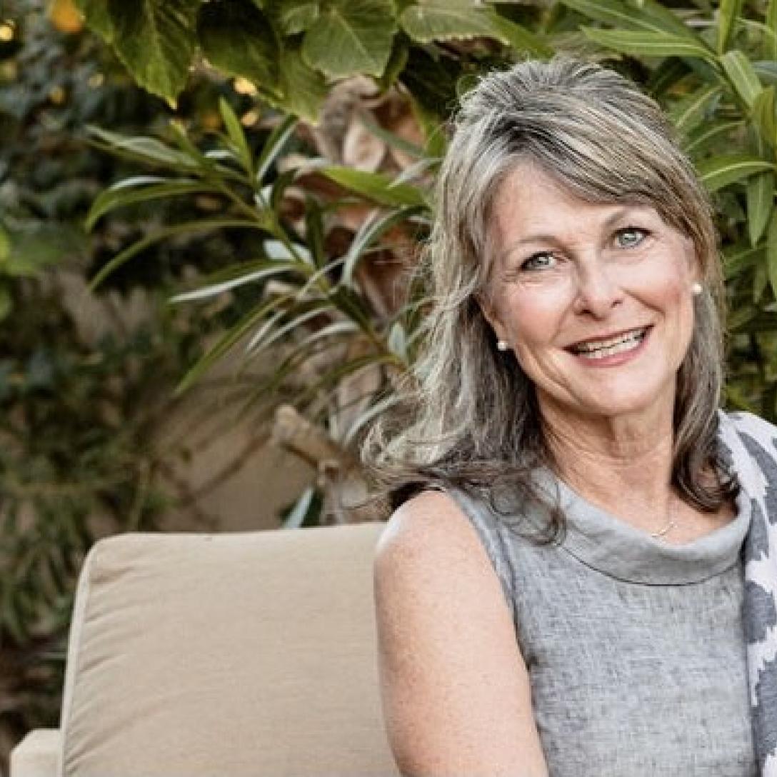 Headshot of Elizabeth Martin