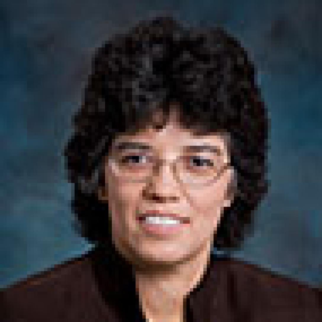 Headshot of Dee Schultz