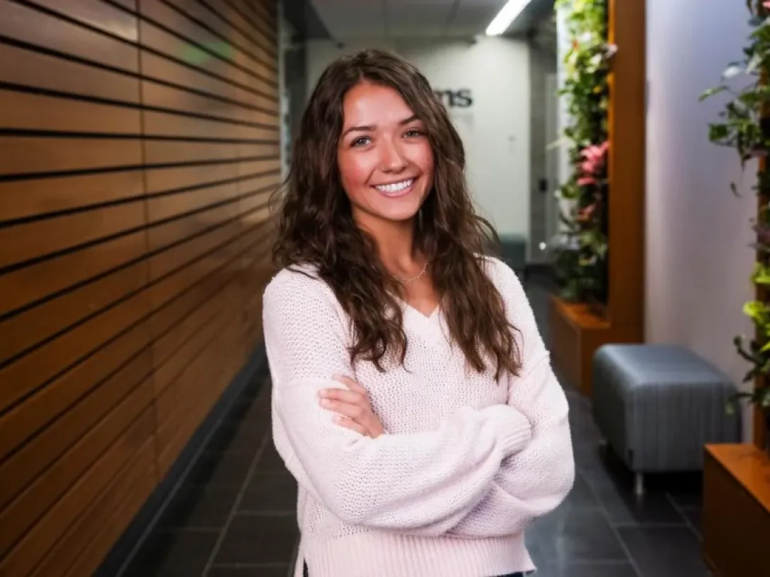 abby flores headshot