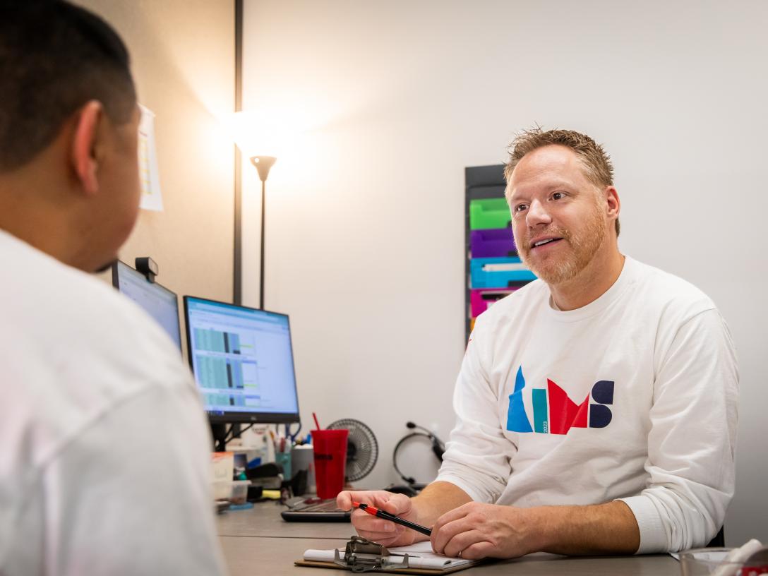 Advisor meeting with student