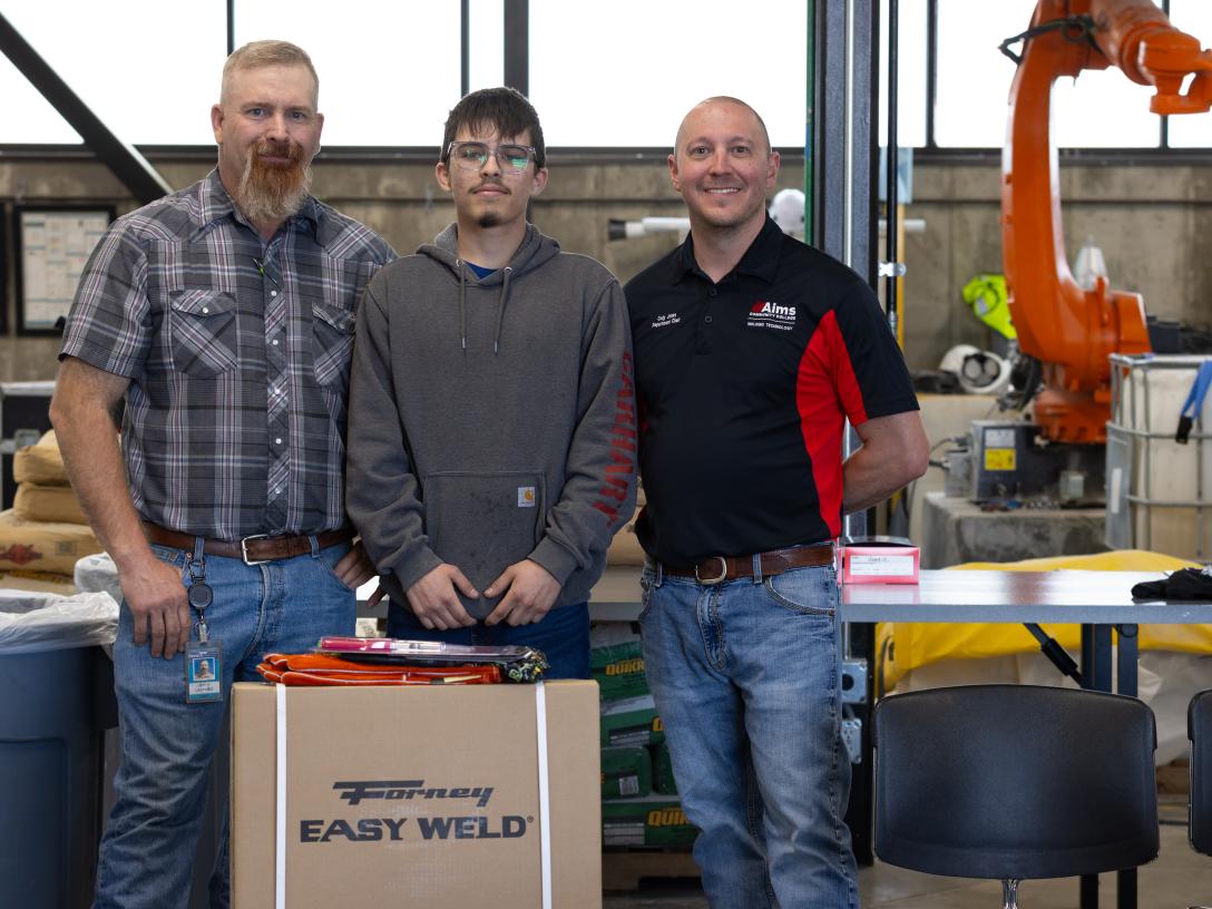 teachers and student with prize