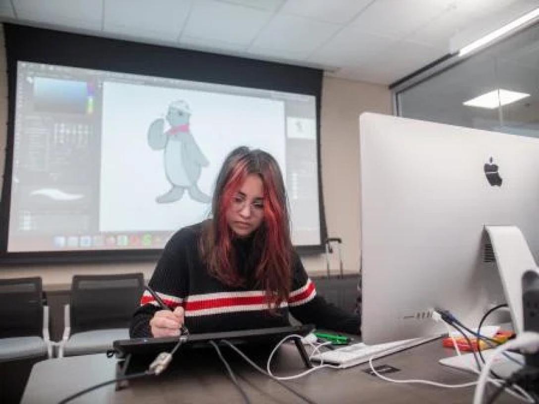Azi Stiles works on digital art