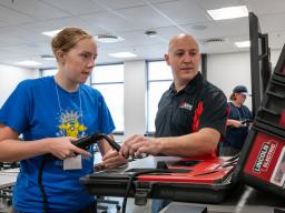 student and instructor using Welding simulator