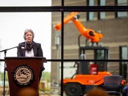 Dr. Leah Bornstein speaking at Alquist 3D event.