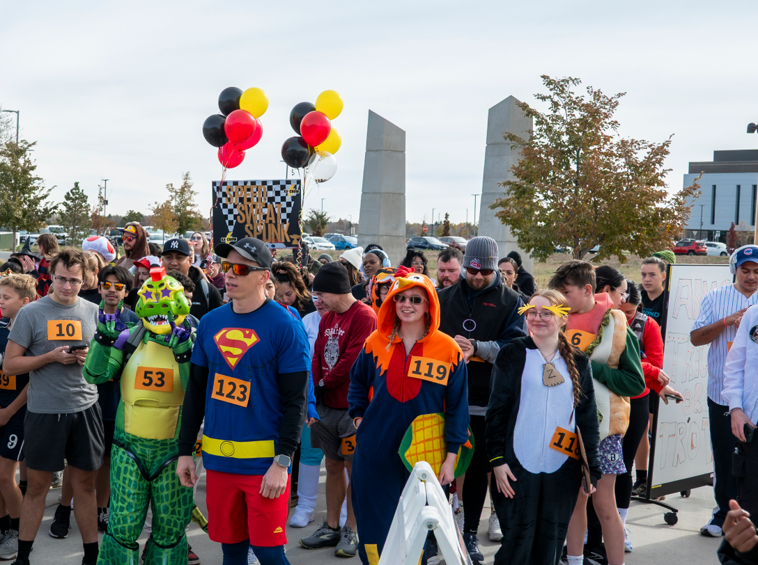 Trick or Trot Run partisipants in costumes